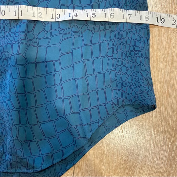 Aritzia T.Babaton Womens Silk Teal Alligator Print Longsleeve Blouse Size Small - Picture 6 of 7